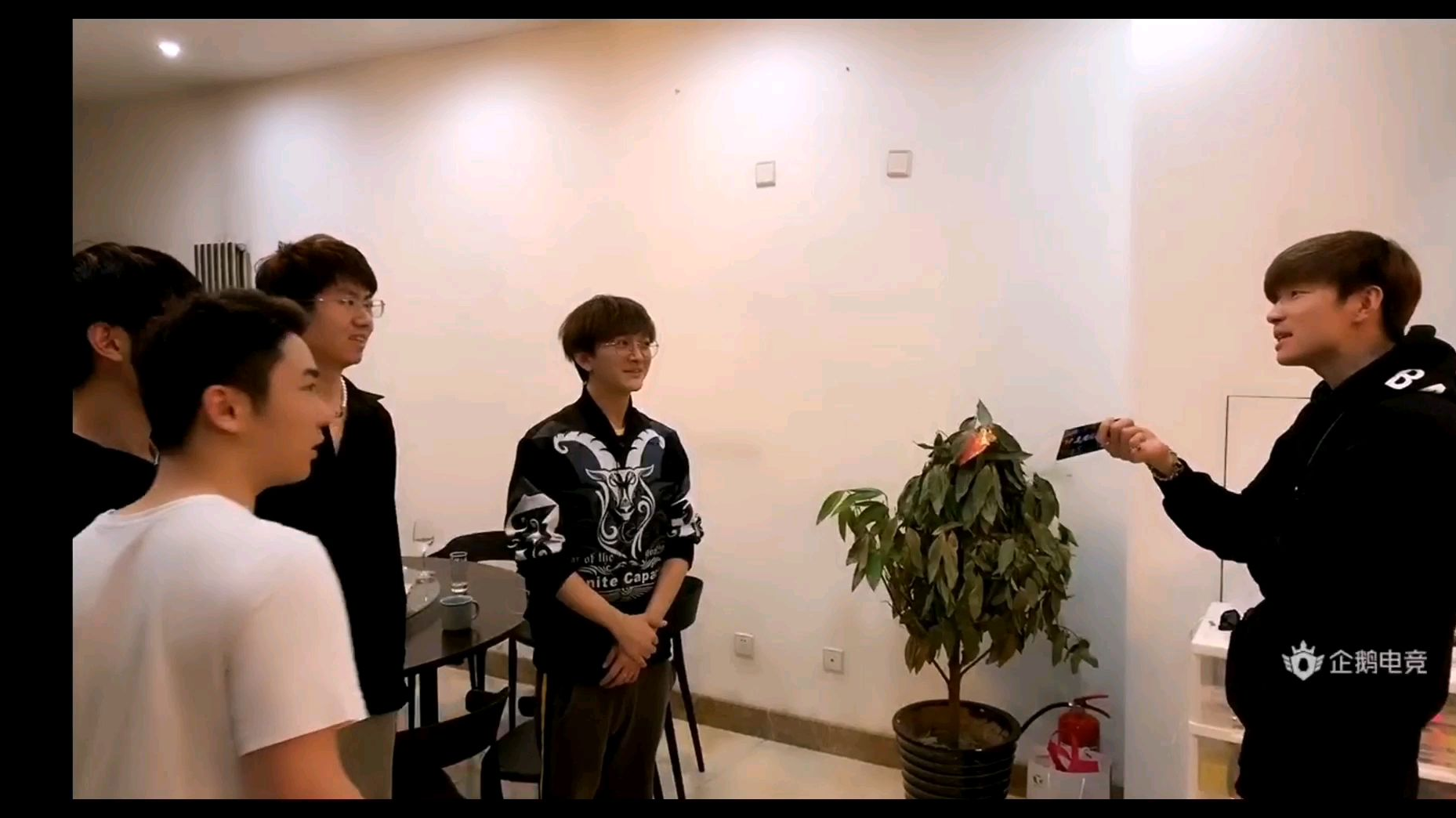 尊重游戏规则,帝师看着大餐不得吃还得报销餐费